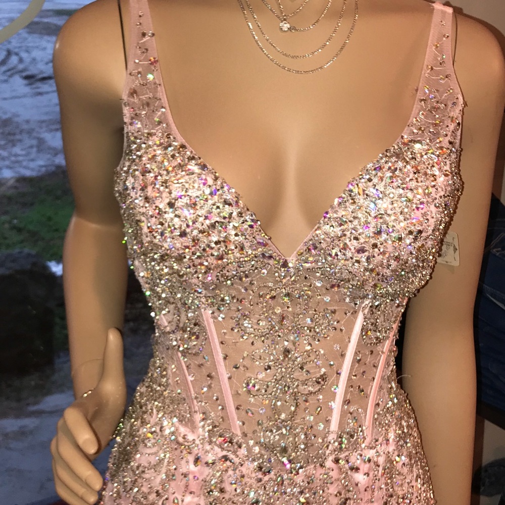 ALLY’S COLLECTION GOWN - Picture 8 of 9